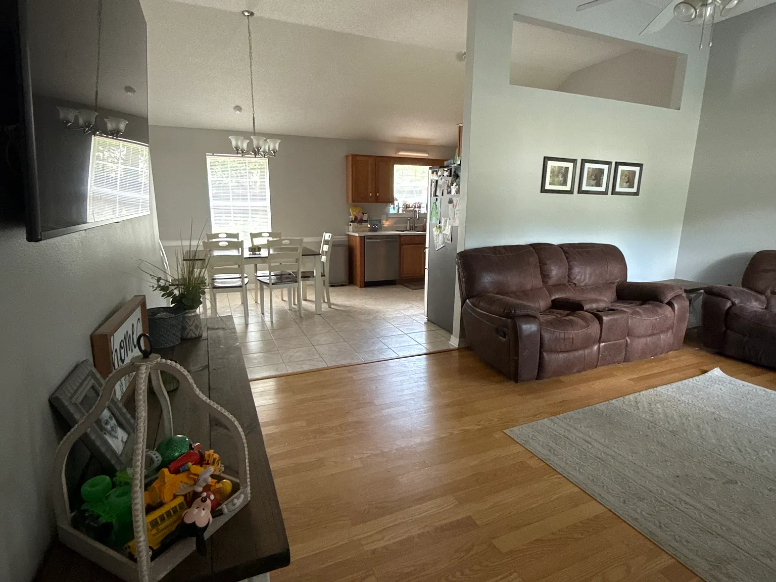 3 bed, 1600 sqft, $2,000 — Photo 3