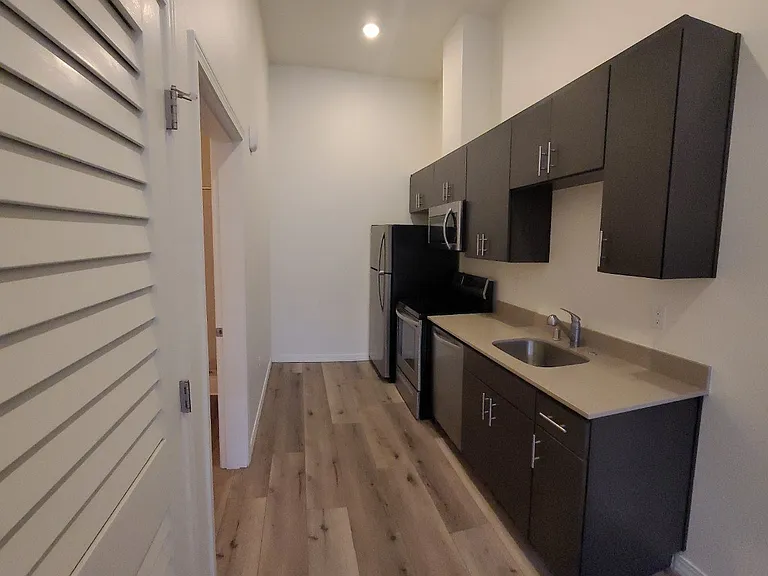 Clark Apartments — Photo 23
