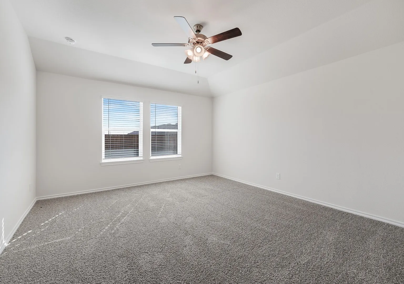 1709 Potomac Ln — Photo 2
