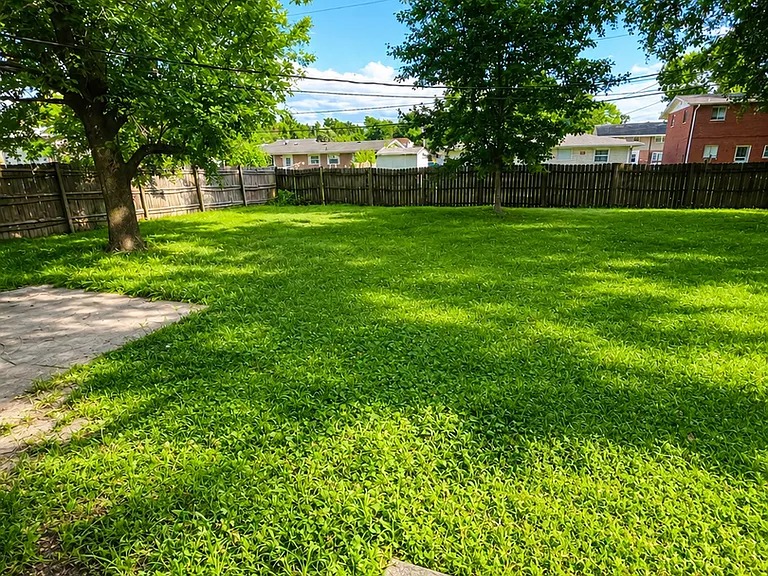 24 Fontainebleau Dr — Photo 11