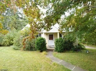 8 Linda Ln, Newton, NJ 07860