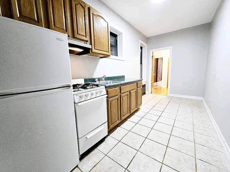 416 W 25th St #2FW — Photo 5