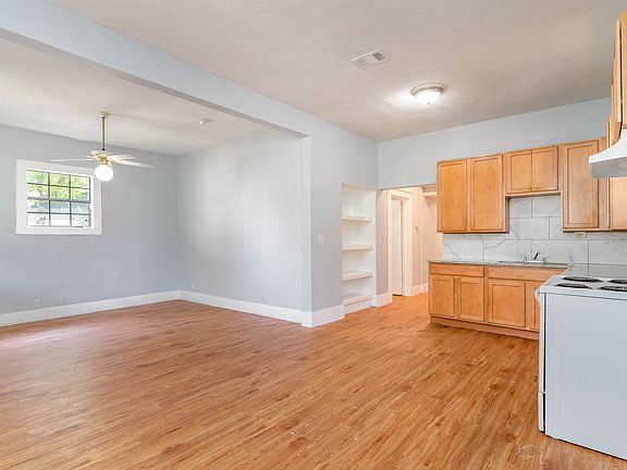 4th image of 2630 Lenway St