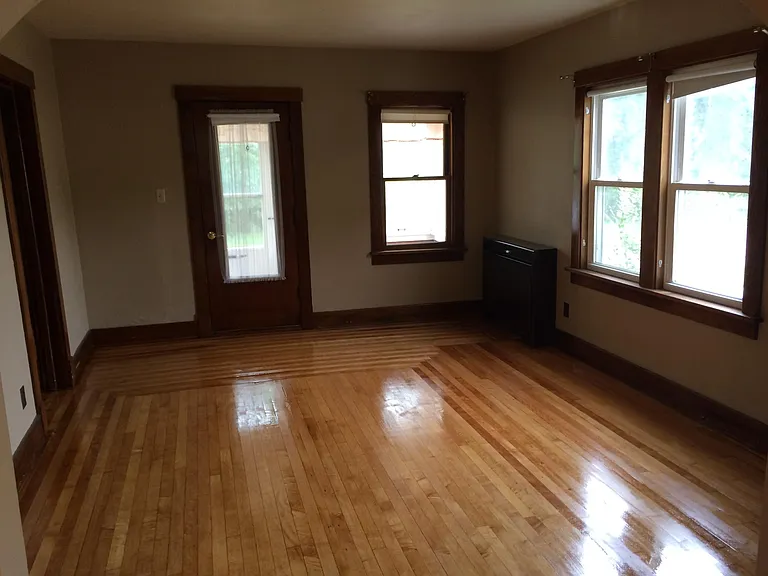 807 E Grand Ave #1 — Photo 4