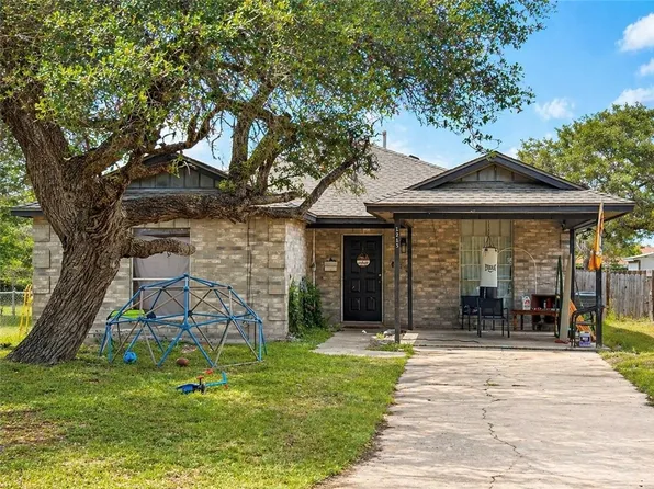 1215 S Whitney St, Aransas Pass, TX 78336