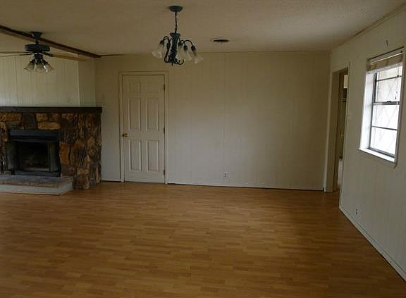 4th image of 1103 E University Dr