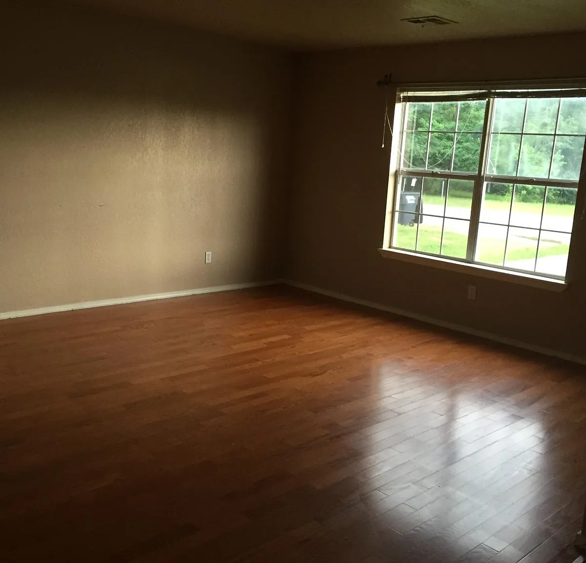 607 N Kennedy Avenue — Photo 3
