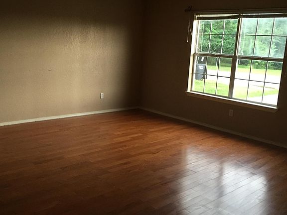 3rd image of 607 N Kennedy Ave