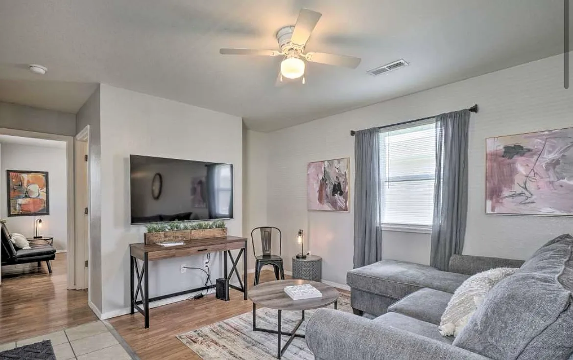 2 bed, 1.5 bath, 893 sqft, $1,850 — Photo 1