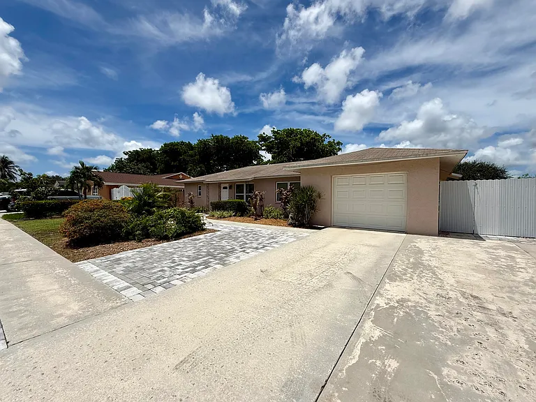1403 W Libby Dr — Photo 1