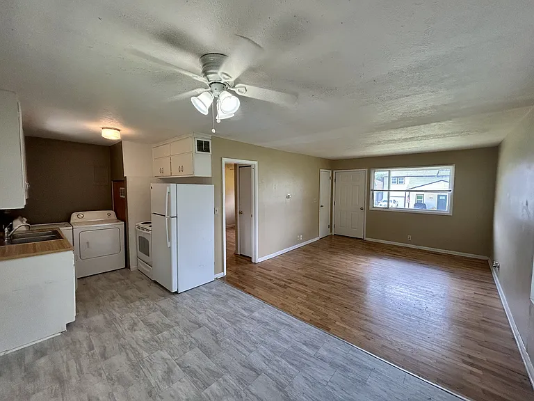 818 Elm St — Photo 2