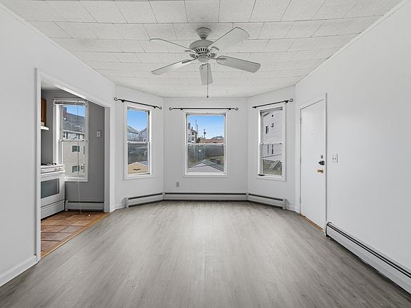 4th image of 221 Beach St