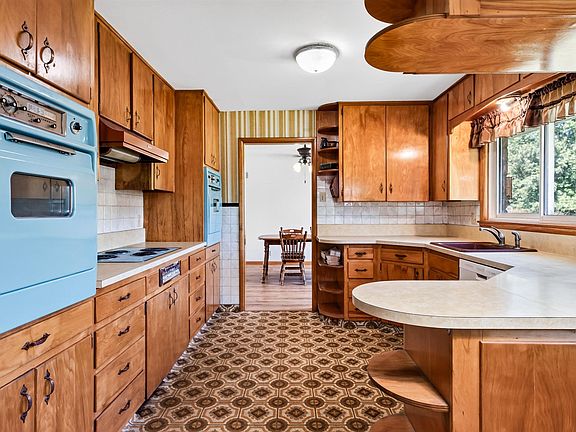 3rd image of 2138 NE 39th St