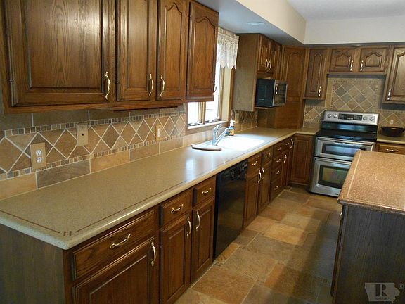 4th image of 85 Woodshire Dr