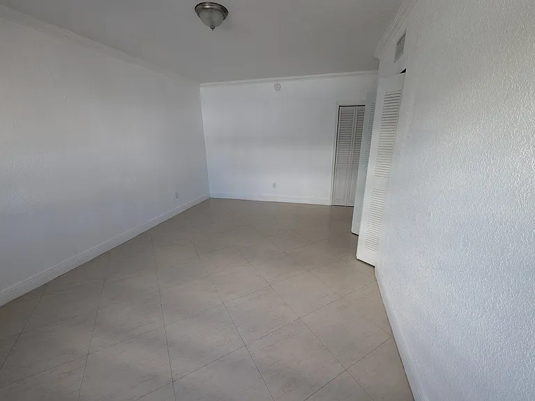 Montego Apartments — Photo 14