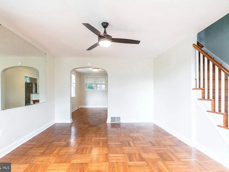 526 Michell St — Photo 8