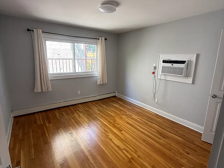 421 Manila Ave #3 — Photo 8