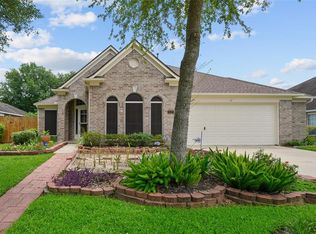 127 Bending Brook Ln, Dickinson, TX 77539