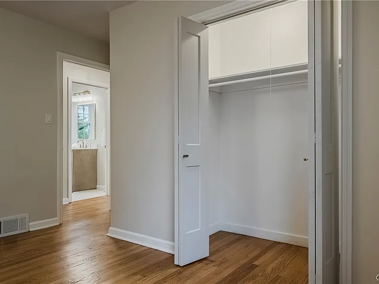 8 Terrace Hill Dr — Photo 30