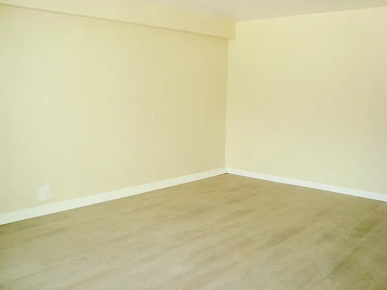 10227 1/2 California Ave — Photo 16