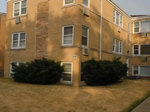 9071 Gross Point Rd, Skokie, IL 60077