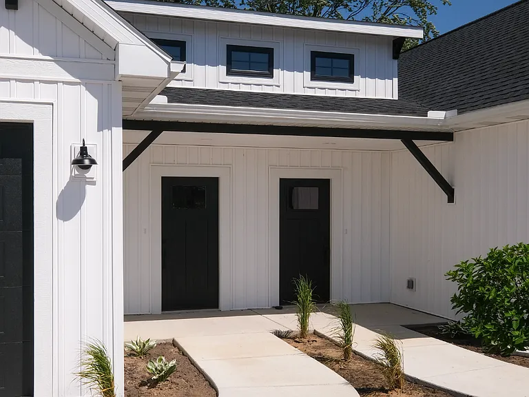 715 Braun St — Photo 2
