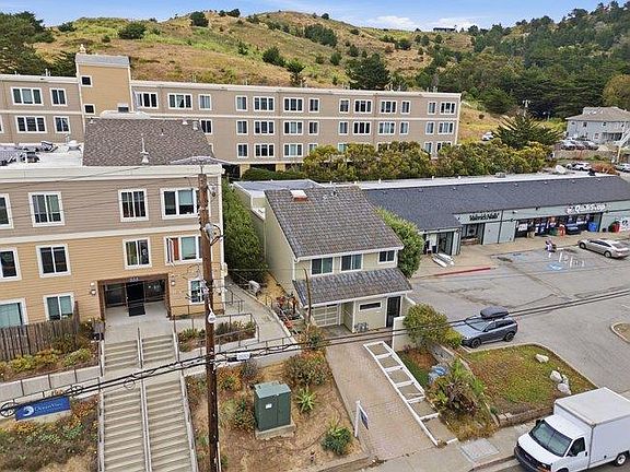 2nd image of 565 Crespi Dr