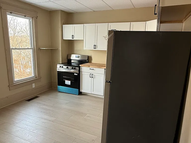 319 Clay St — Photo 5