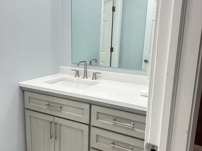 9S240 Lake Dr #108-BLDG17B — Photo 11