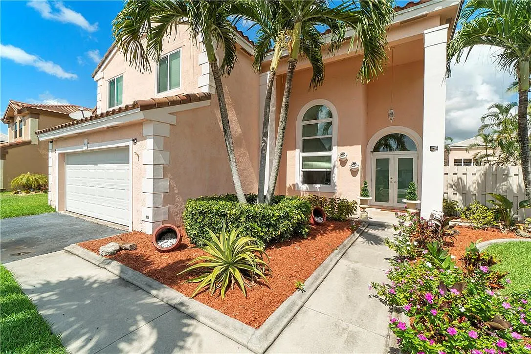 3 bed, 2.5 bath, 1801 sqft, $3,500 — Photo 1