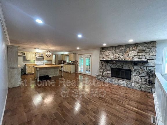 2nd image of 4410 E Valley Rd