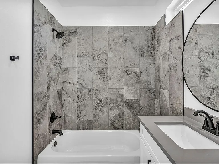 1006 E Marble St — Photo 14