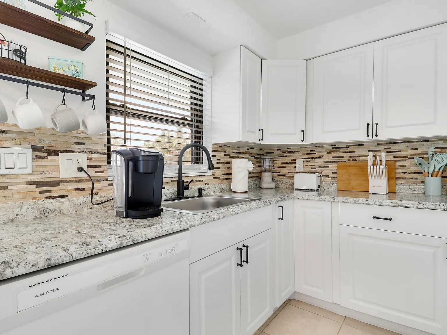 2 bed, 1.0 bath, 925 sqft, $3,300 — Photo 4
