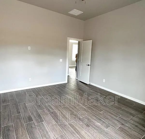 5329 E Maple Rd — Photo 6