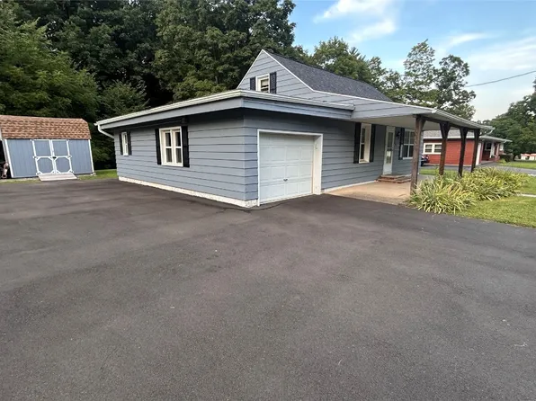 904 Day Hollow Rd, Endicott, NY 13760