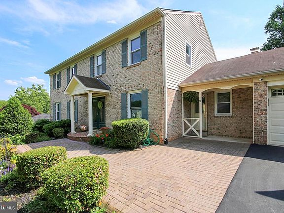 2nd image of 4712 Hornbeam Dr