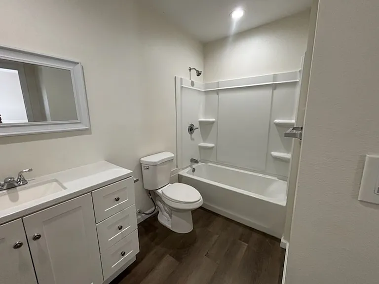 3 Bedroom 2 Bath Home — Photo 9