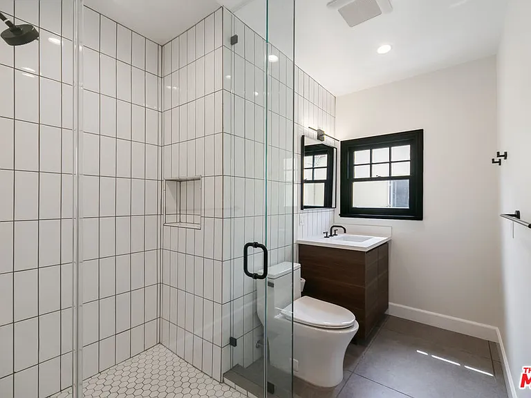 458 N Sierra Bonita Ave #460 — Photo 25