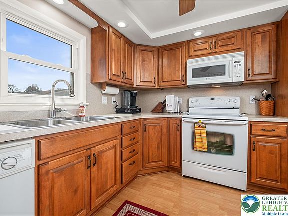 4th image of 1800 Minesite Rd