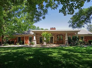 834 Old Woods Mill Rd, Chesterfield, MO 63017