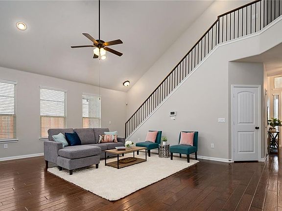 4th image of 16441 Aventura Ave