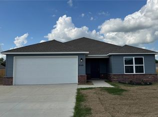 566 Kenneth St, Elkins, AR 72727