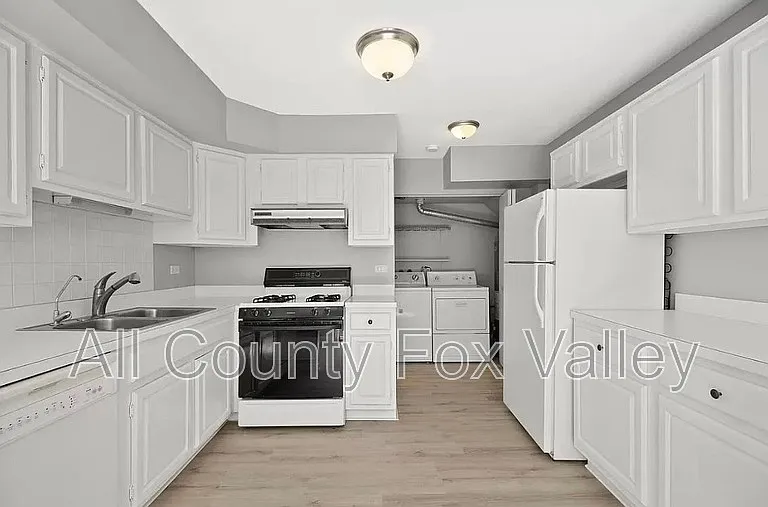 1723 Queensbury Cir — Photo 3
