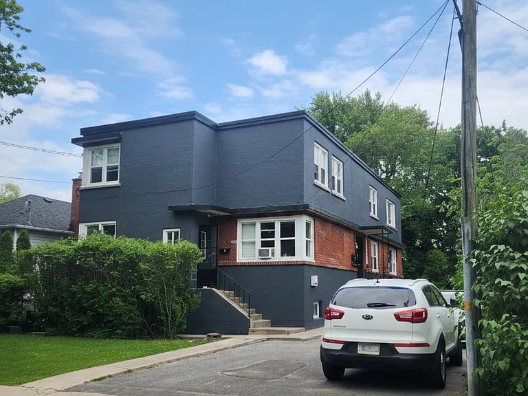 261 College St — Photo 2