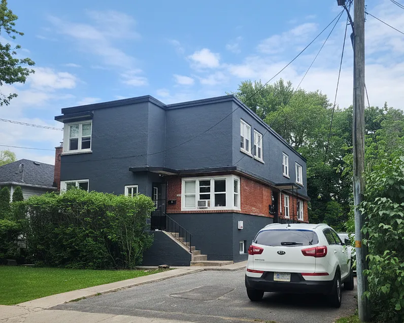 261 College St #2