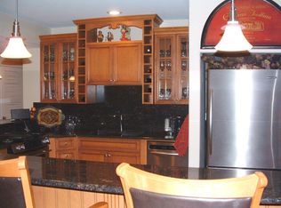 209 Saddle Ln, Fox River Grove, IL 60021