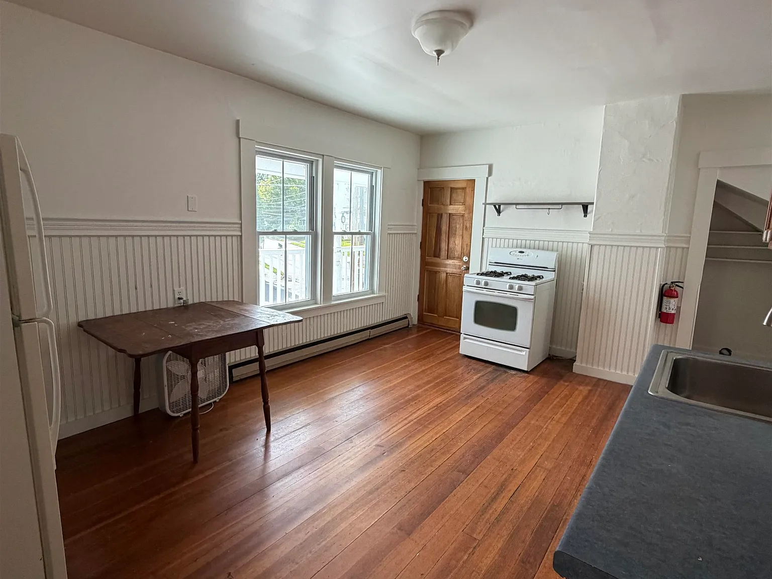 3 bed, 850 sqft, $2,500 — Photo 4
