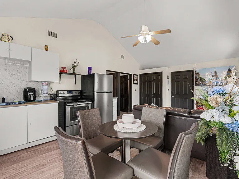 1110 E Lakeshore Blvd #3 — Photo 28
