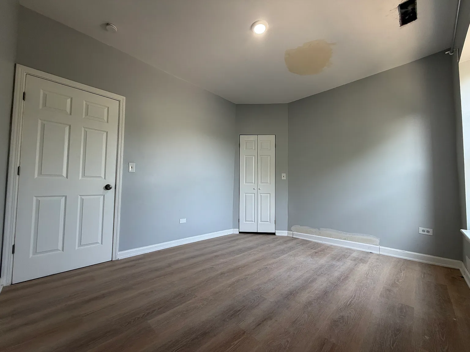 2 bed, 1000 sqft, $1,600 — Photo 4