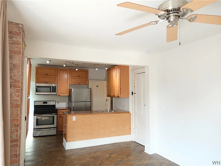 4 Saint Johns Pl #4 — Photo 2